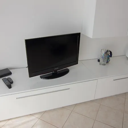 Silky House With Private Parking Apartment Como