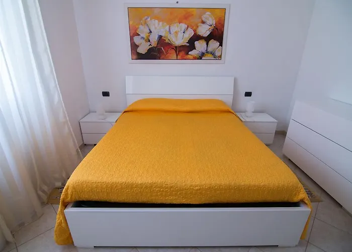 Silky House With Private Parking Apartment Como