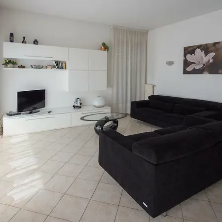 דירה Silky House With Private Parking קומו