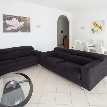 Silky House With Private Parking Apartment