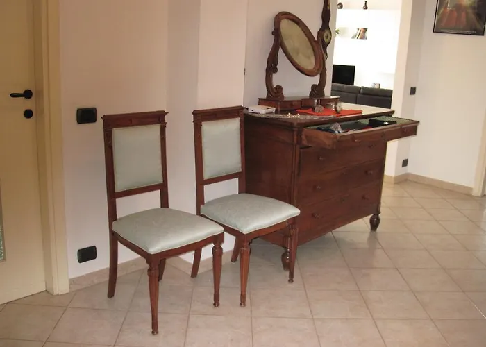 Silky House With Private Parking Apartman