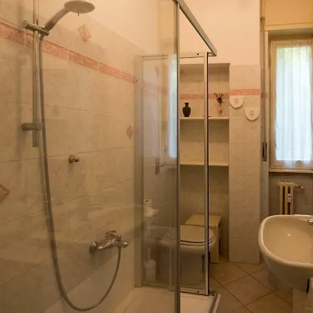 Silky House With Private Parking * كومو