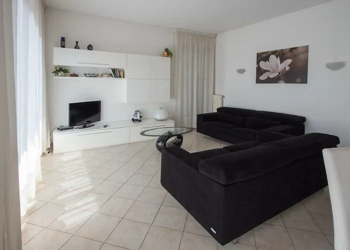 Lejlighed Silky House With Private Parking Como